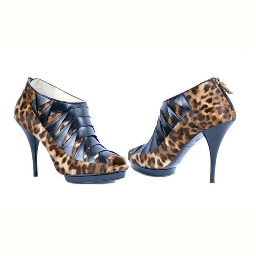 Oscar de la Renta - Picture 3 of 5